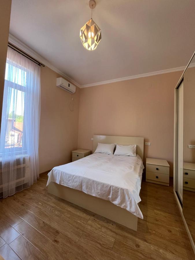 Guest House Mtani Near Colchis Fountain คูทายสิ ภายนอก รูปภาพ