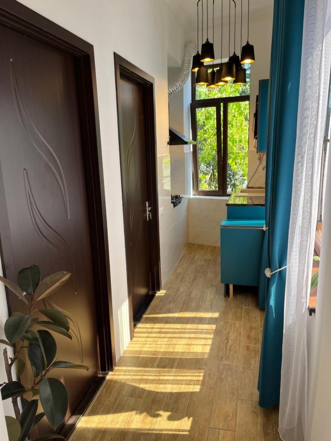 Guest House Mtani Near Colchis Fountain คูทายสิ ภายนอก รูปภาพ